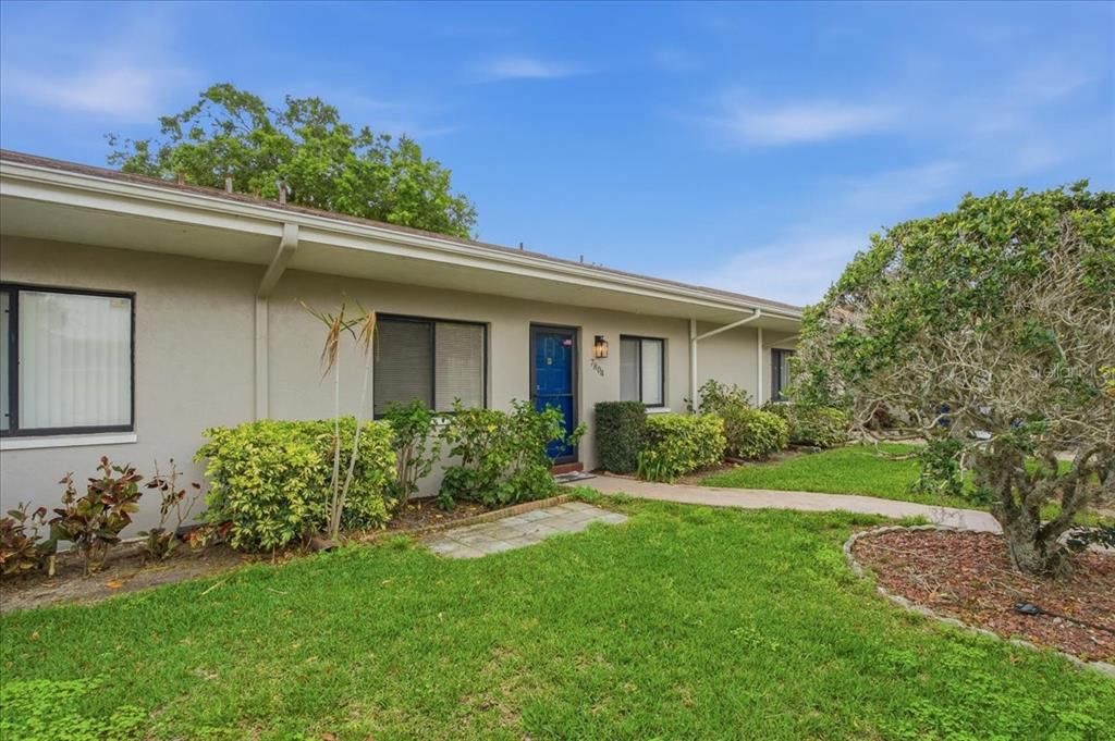 For Sale: $155,000 (2 beds, 2 baths, 1049 Square Feet)