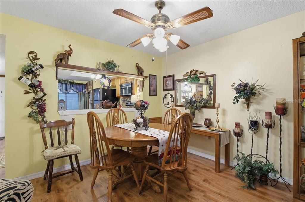 For Sale: $155,000 (2 beds, 2 baths, 1049 Square Feet)