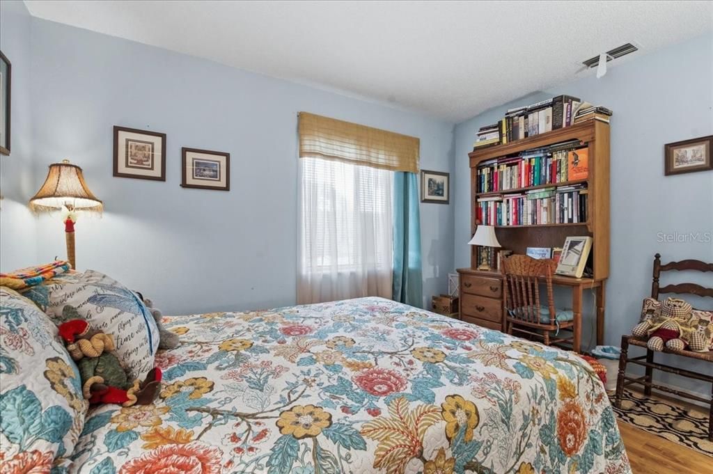 For Sale: $155,000 (2 beds, 2 baths, 1049 Square Feet)