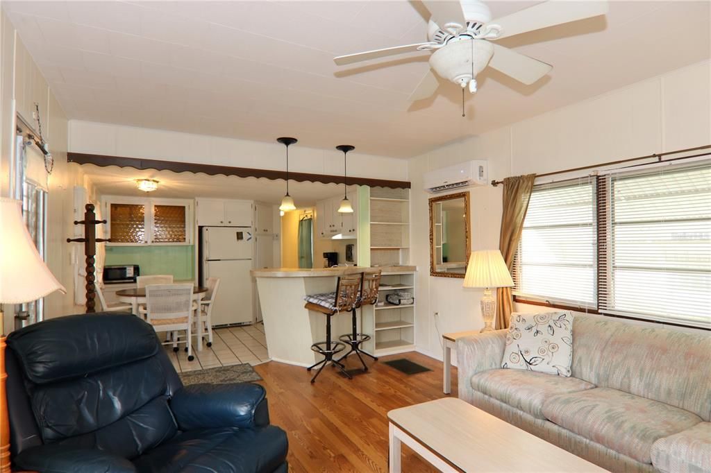 For Sale: $74,900 (1 beds, 1 baths, 552 Square Feet)