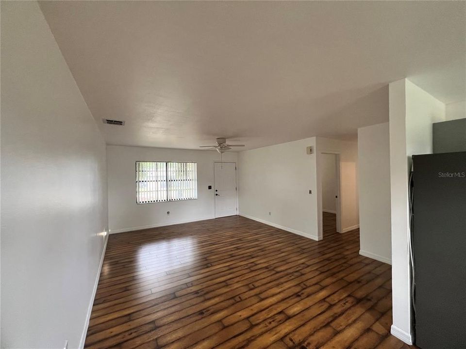 Activo con contrato: $299,000 (3 camas, 2 baños, 1064 Pies cuadrados)