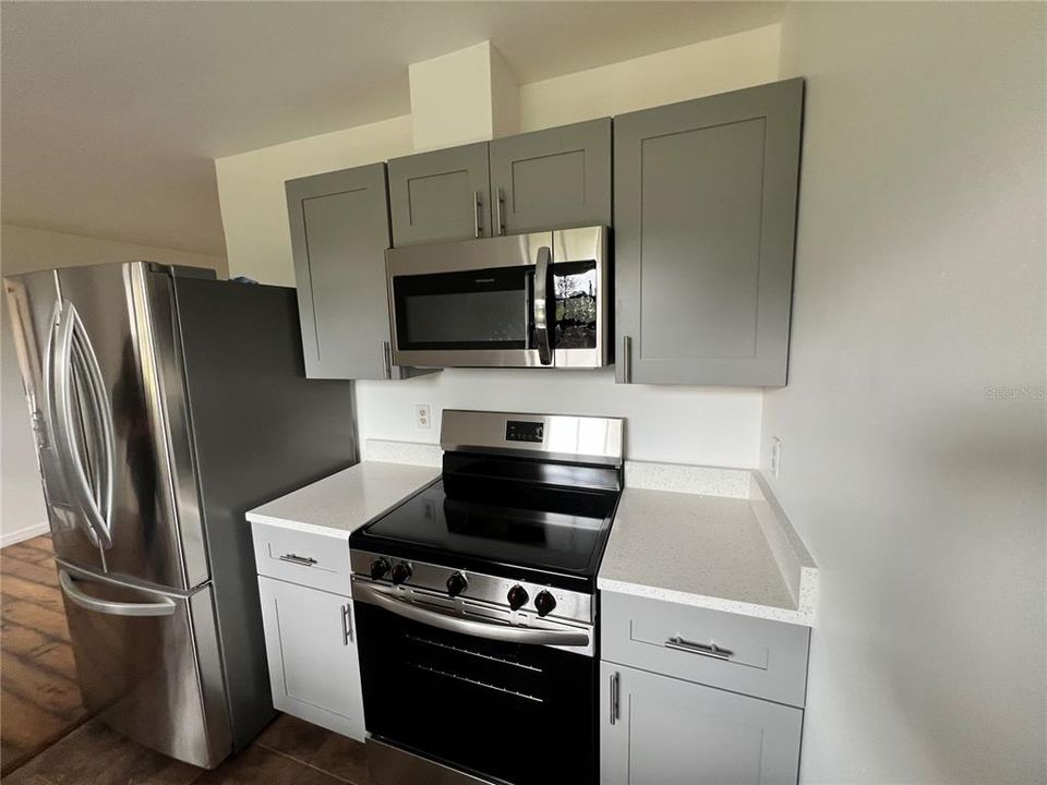 Activo con contrato: $299,000 (3 camas, 2 baños, 1064 Pies cuadrados)
