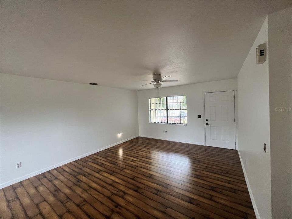 Activo con contrato: $299,000 (3 camas, 2 baños, 1064 Pies cuadrados)