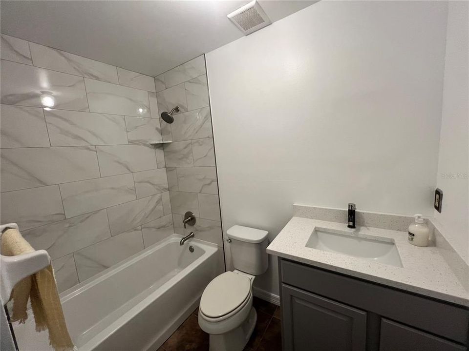 Activo con contrato: $299,000 (3 camas, 2 baños, 1064 Pies cuadrados)