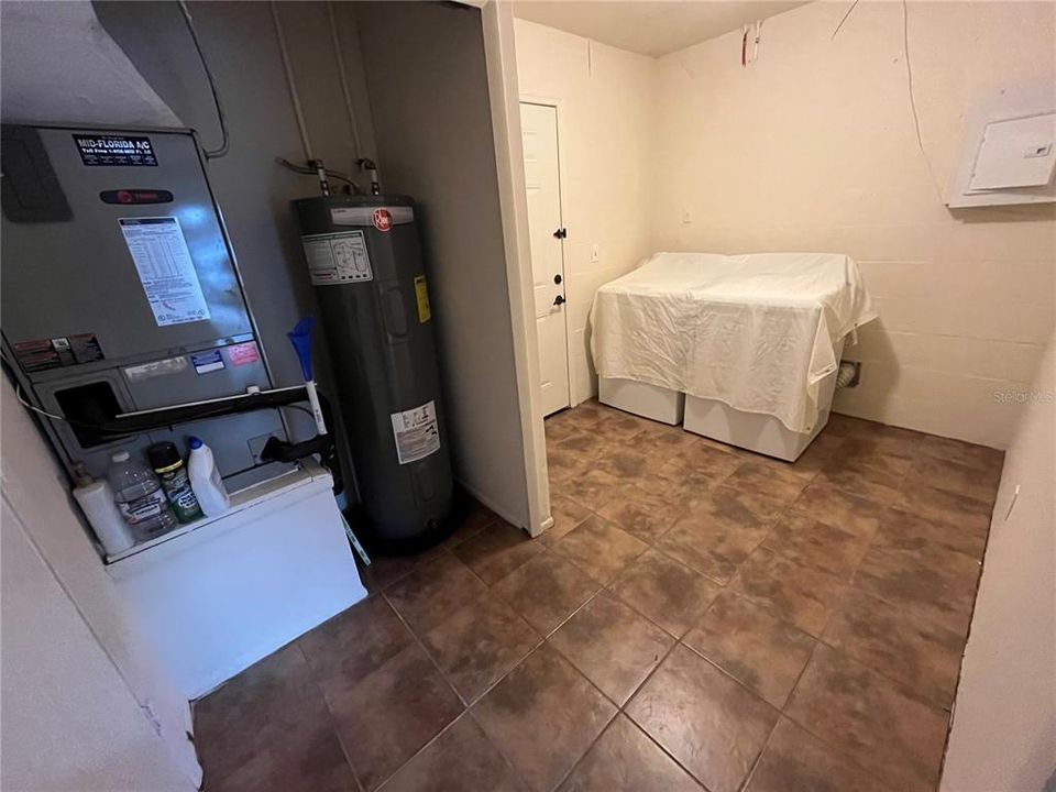 Activo con contrato: $299,000 (3 camas, 2 baños, 1064 Pies cuadrados)