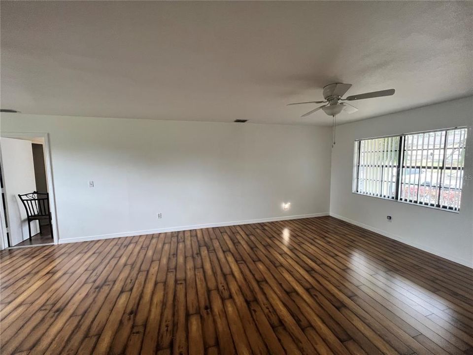 Activo con contrato: $299,000 (3 camas, 2 baños, 1064 Pies cuadrados)