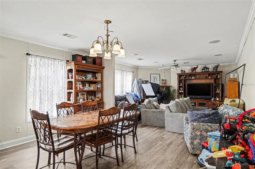En Venta: $380,000 (4 camas, 3 baños, 2280 Pies cuadrados)