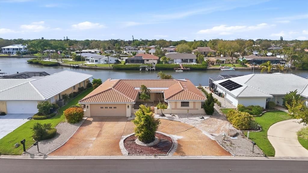 Vendido Recientemente: $629,000 (4 camas, 3 baños, 2424 Pies cuadrados)