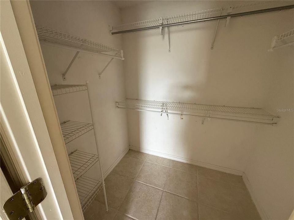 Activo con contrato: $1,700 (4 camas, 2 baños, 1652 Pies cuadrados)