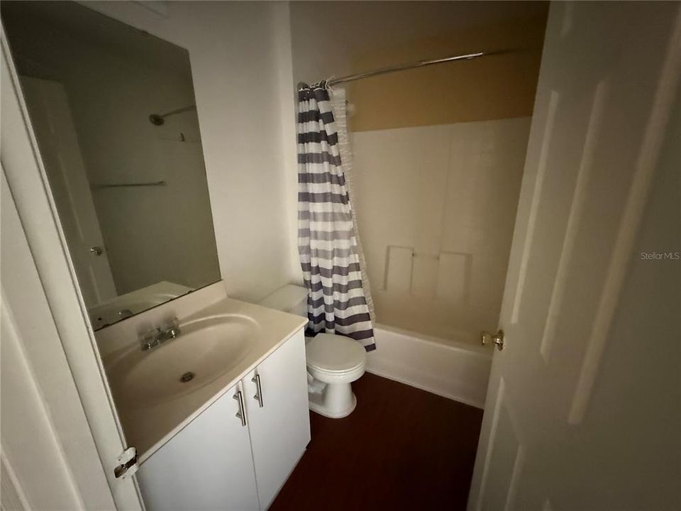 Activo con contrato: $1,700 (4 camas, 2 baños, 1652 Pies cuadrados)