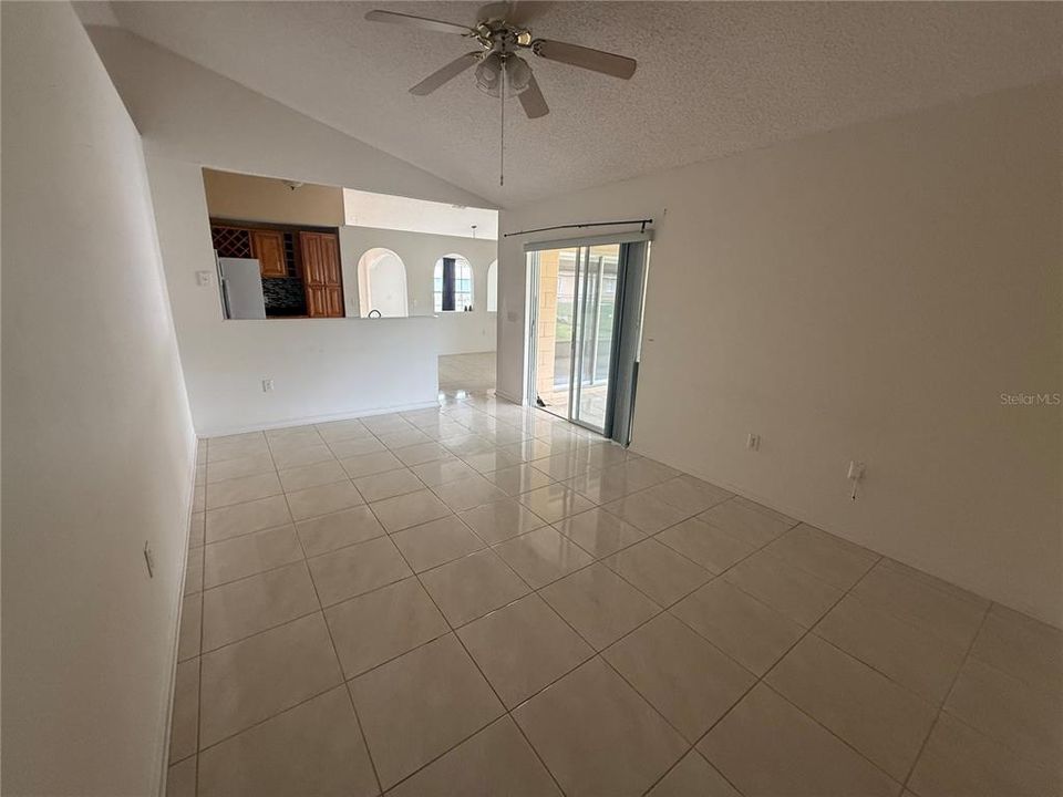 Activo con contrato: $1,700 (4 camas, 2 baños, 1652 Pies cuadrados)