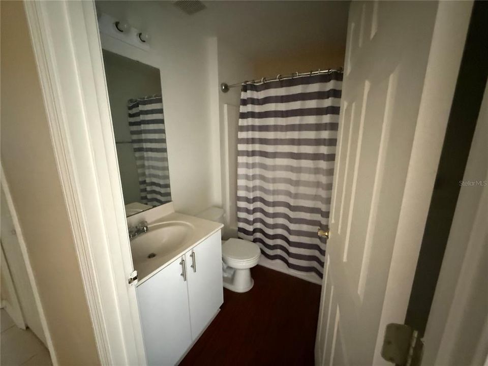 Activo con contrato: $1,700 (4 camas, 2 baños, 1652 Pies cuadrados)