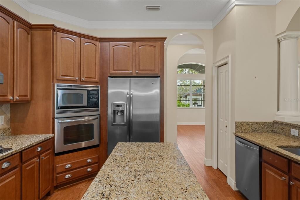 En Venta: $669,000 (3 camas, 2 baños, 2515 Pies cuadrados)