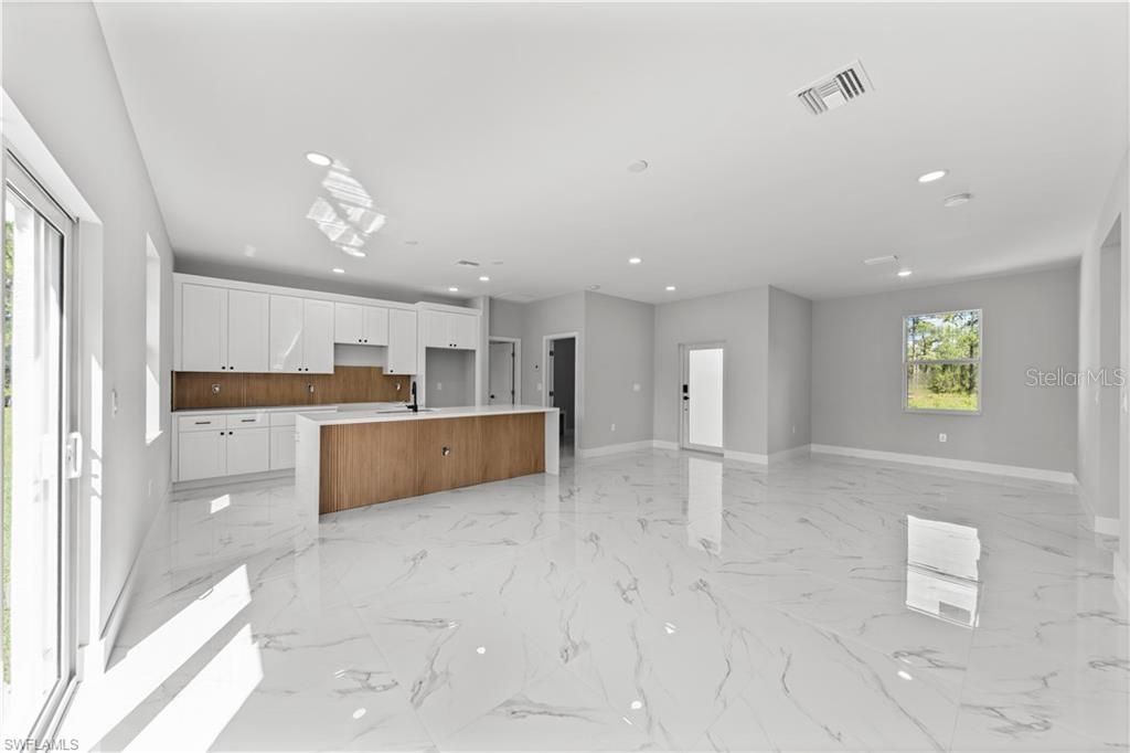 Activo con contrato: $279,900 (3 camas, 2 baños, 1358 Pies cuadrados)
