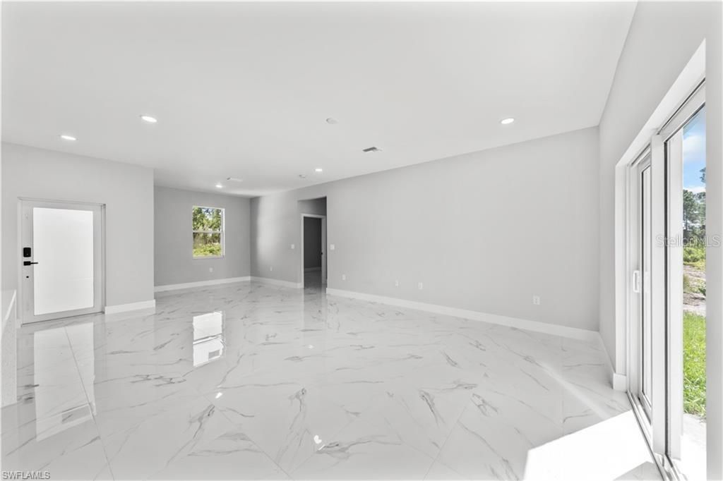 Activo con contrato: $279,900 (3 camas, 2 baños, 1358 Pies cuadrados)