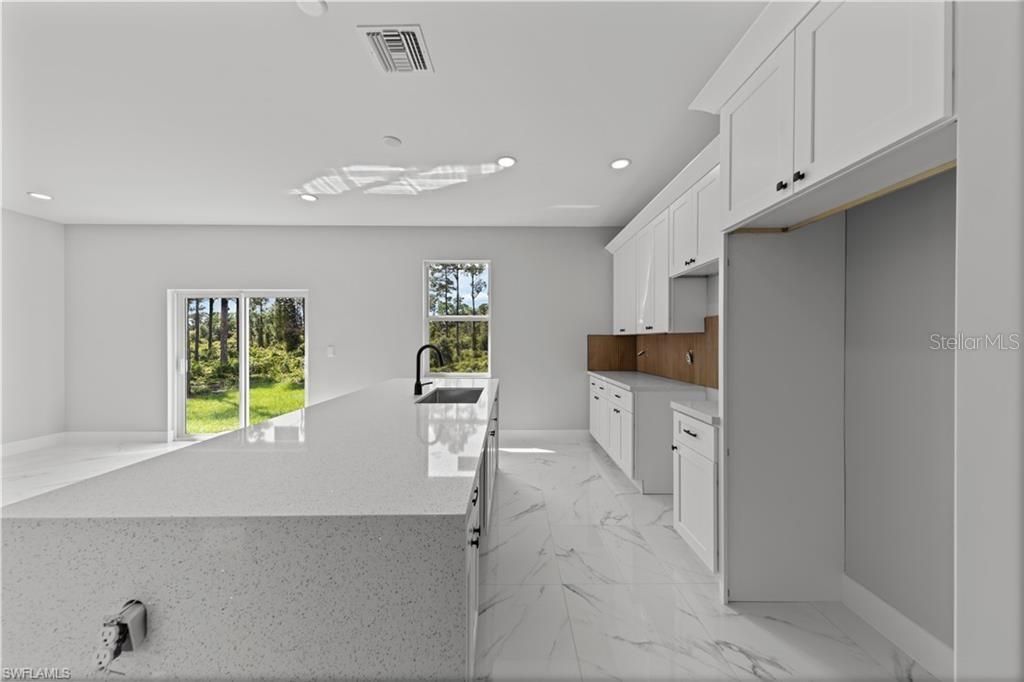 Activo con contrato: $279,900 (3 camas, 2 baños, 1358 Pies cuadrados)