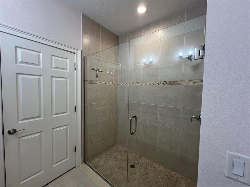 Activo con contrato: $1,995 (3 camas, 2 baños, 1448 Pies cuadrados)