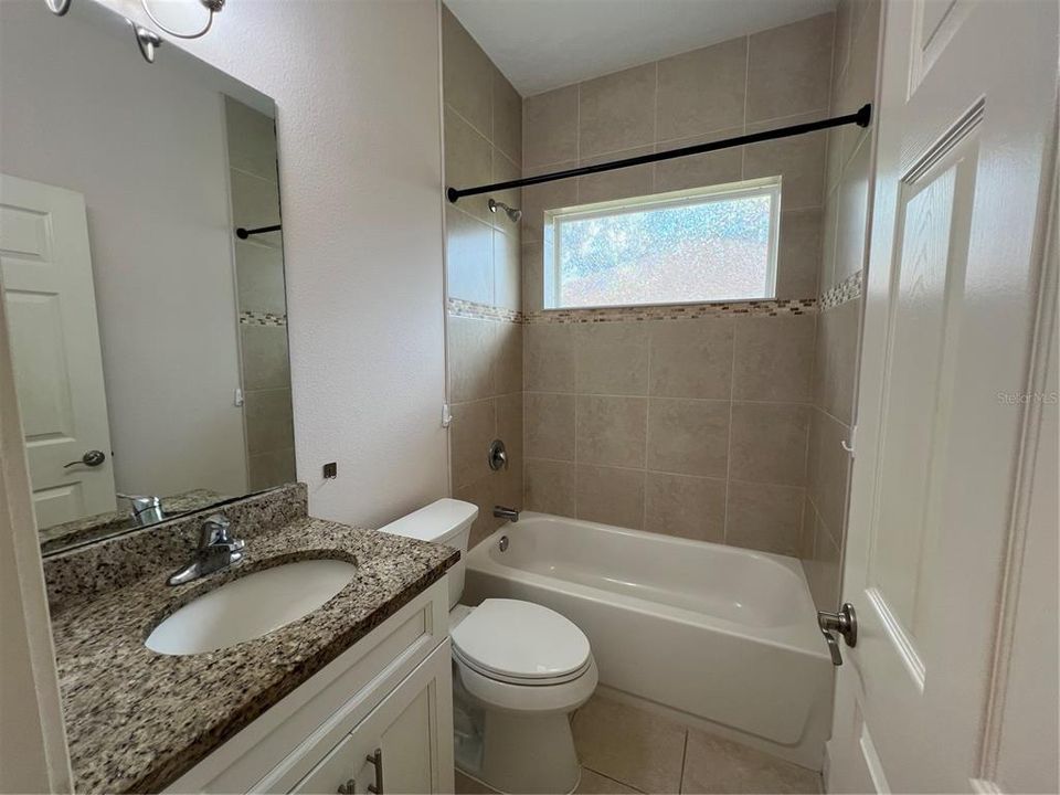 Activo con contrato: $1,995 (3 camas, 2 baños, 1448 Pies cuadrados)