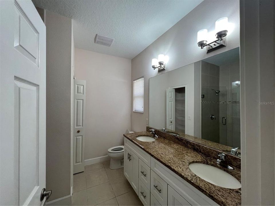 Activo con contrato: $1,995 (3 camas, 2 baños, 1448 Pies cuadrados)