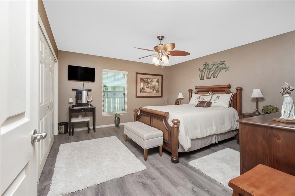 待售: $295,000 (2 贝兹, 2 浴室, 1412 平方英尺)