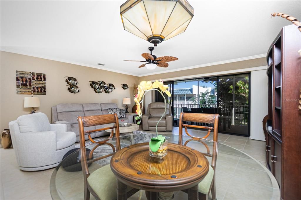 待售: $295,000 (2 贝兹, 2 浴室, 1412 平方英尺)