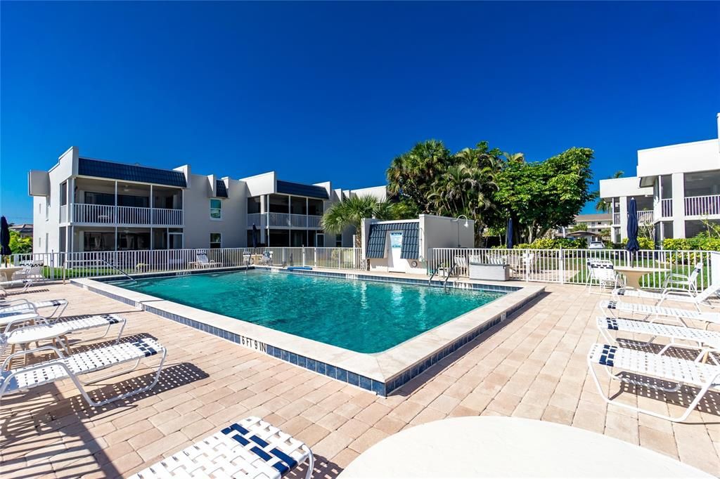 待售: $295,000 (2 贝兹, 2 浴室, 1412 平方英尺)