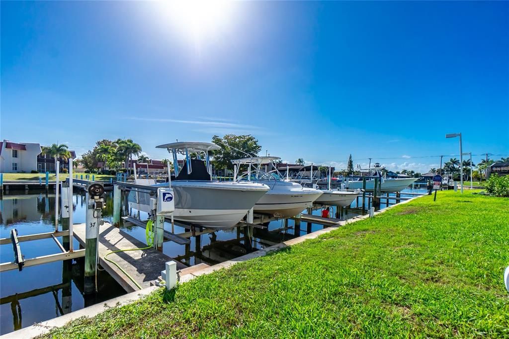 待售: $295,000 (2 贝兹, 2 浴室, 1412 平方英尺)