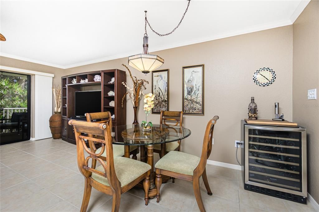 待售: $295,000 (2 贝兹, 2 浴室, 1412 平方英尺)