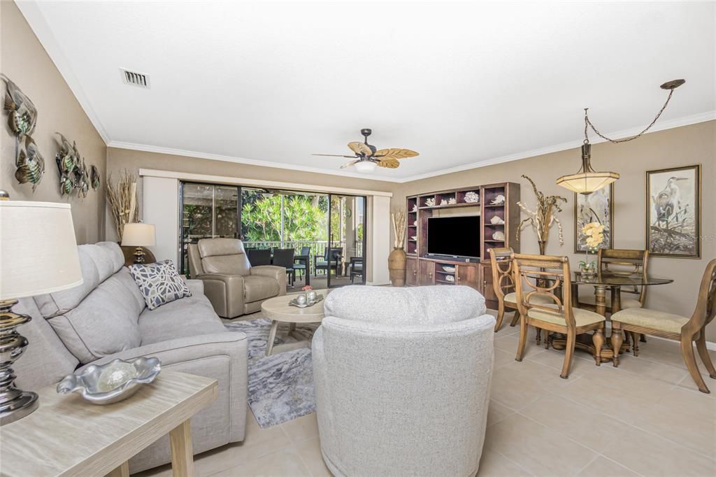 待售: $295,000 (2 贝兹, 2 浴室, 1412 平方英尺)