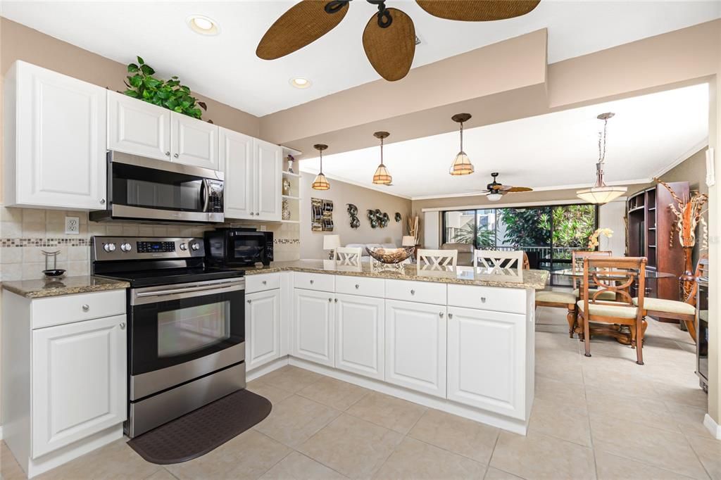 待售: $295,000 (2 贝兹, 2 浴室, 1412 平方英尺)