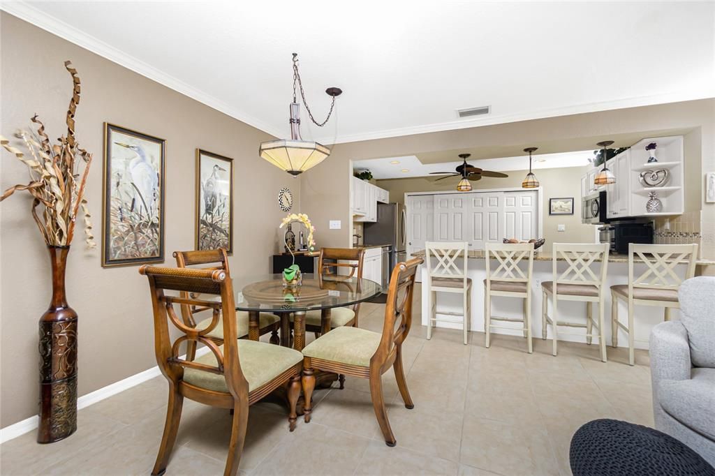 待售: $295,000 (2 贝兹, 2 浴室, 1412 平方英尺)