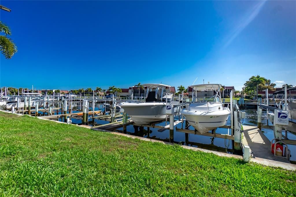 待售: $295,000 (2 贝兹, 2 浴室, 1412 平方英尺)