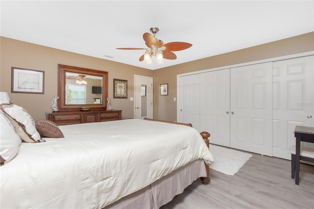 待售: $295,000 (2 贝兹, 2 浴室, 1412 平方英尺)