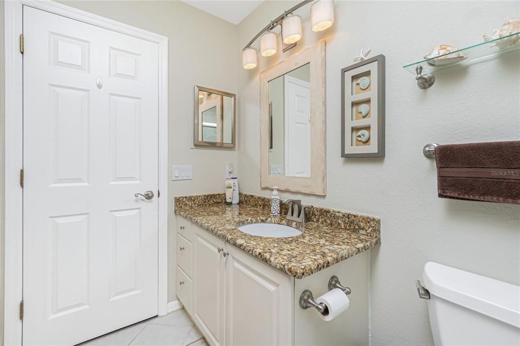 待售: $295,000 (2 贝兹, 2 浴室, 1412 平方英尺)