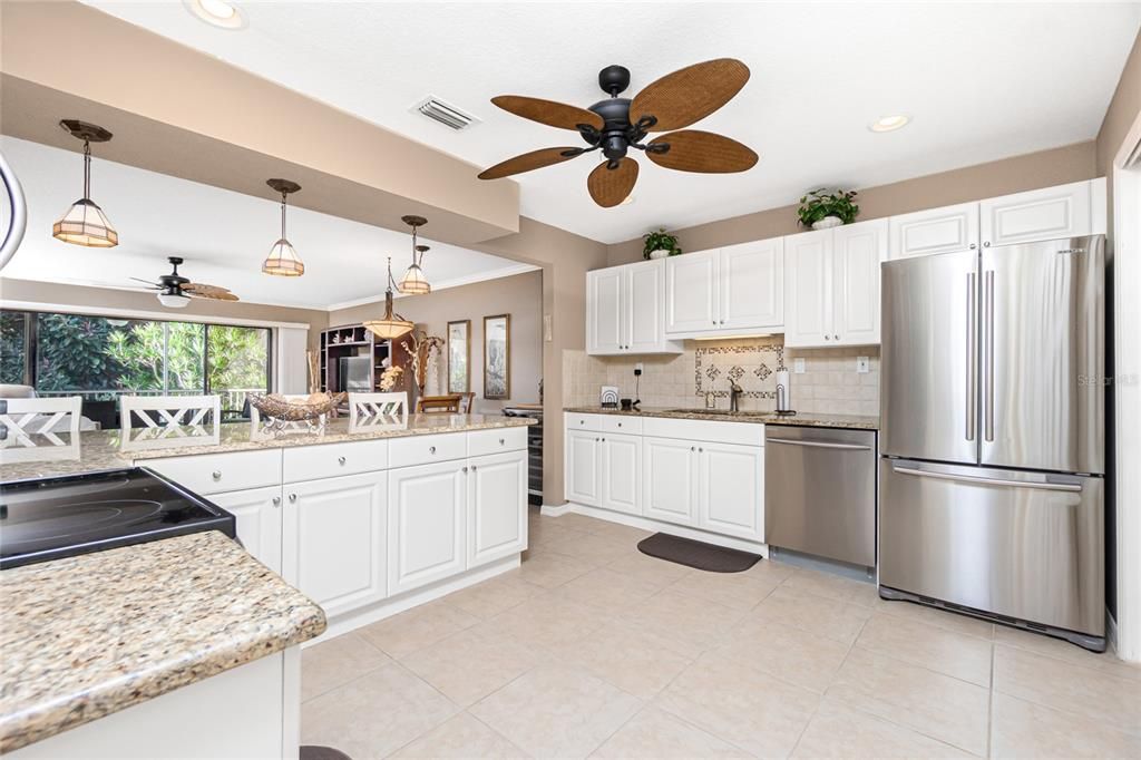 待售: $295,000 (2 贝兹, 2 浴室, 1412 平方英尺)