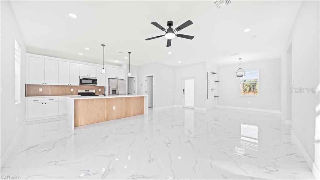Activo con contrato: $290,000 (3 camas, 2 baños, 1358 Pies cuadrados)