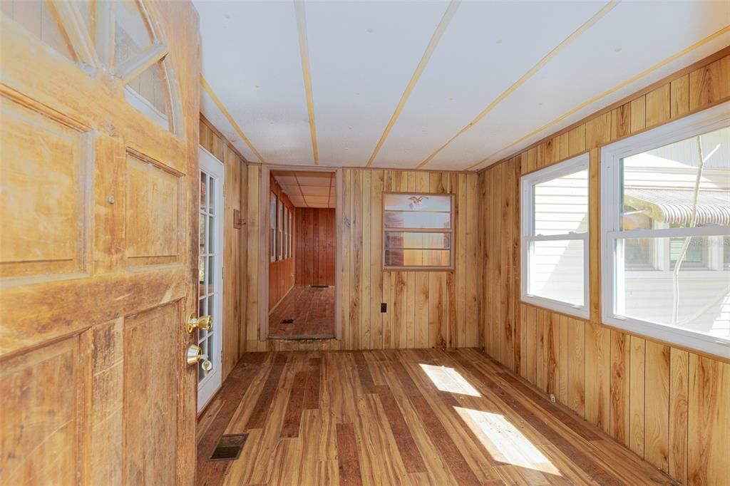 待售: $109,900 (2 贝兹, 2 浴室, 1077 平方英尺)