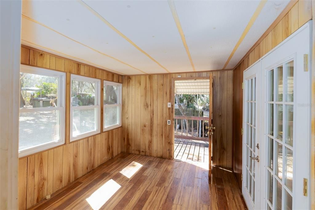 待售: $109,900 (2 贝兹, 2 浴室, 1077 平方英尺)