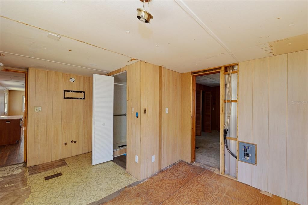 待售: $109,900 (2 贝兹, 2 浴室, 1077 平方英尺)