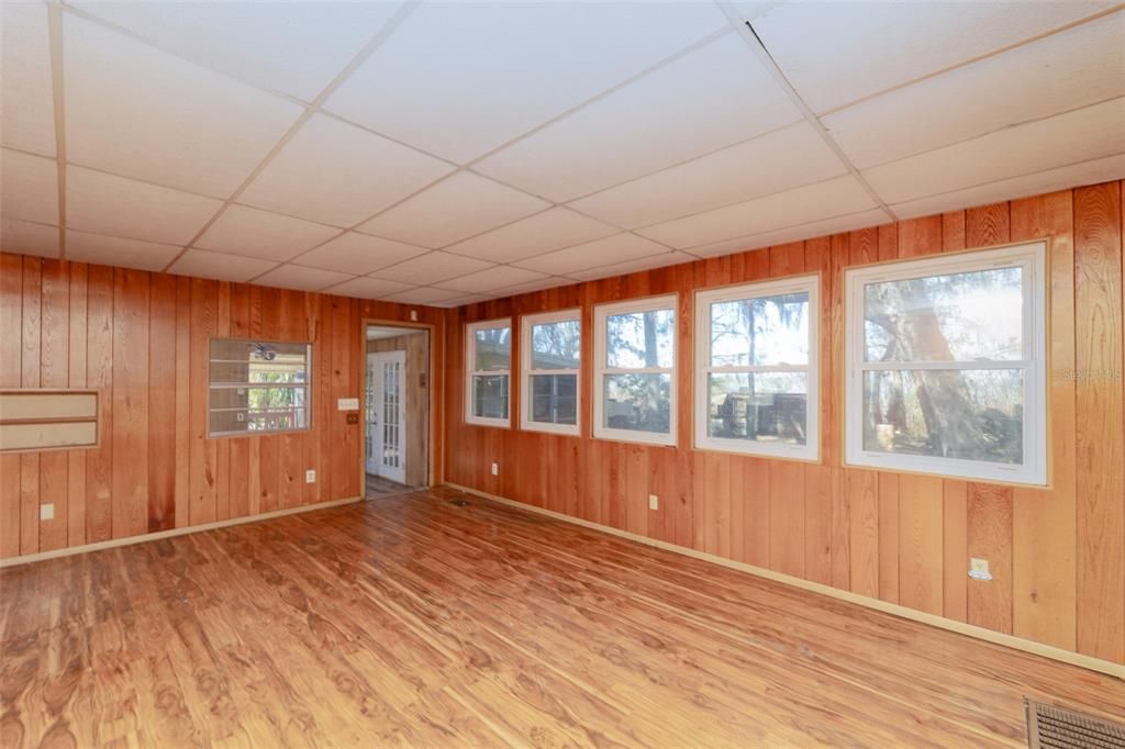 待售: $109,900 (2 贝兹, 2 浴室, 1077 平方英尺)