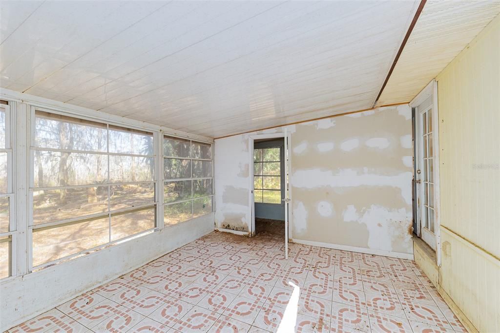 待售: $109,900 (2 贝兹, 2 浴室, 1077 平方英尺)