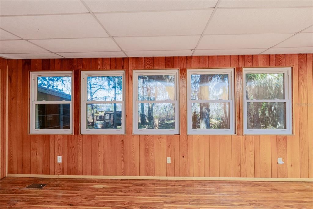 待售: $109,900 (2 贝兹, 2 浴室, 1077 平方英尺)