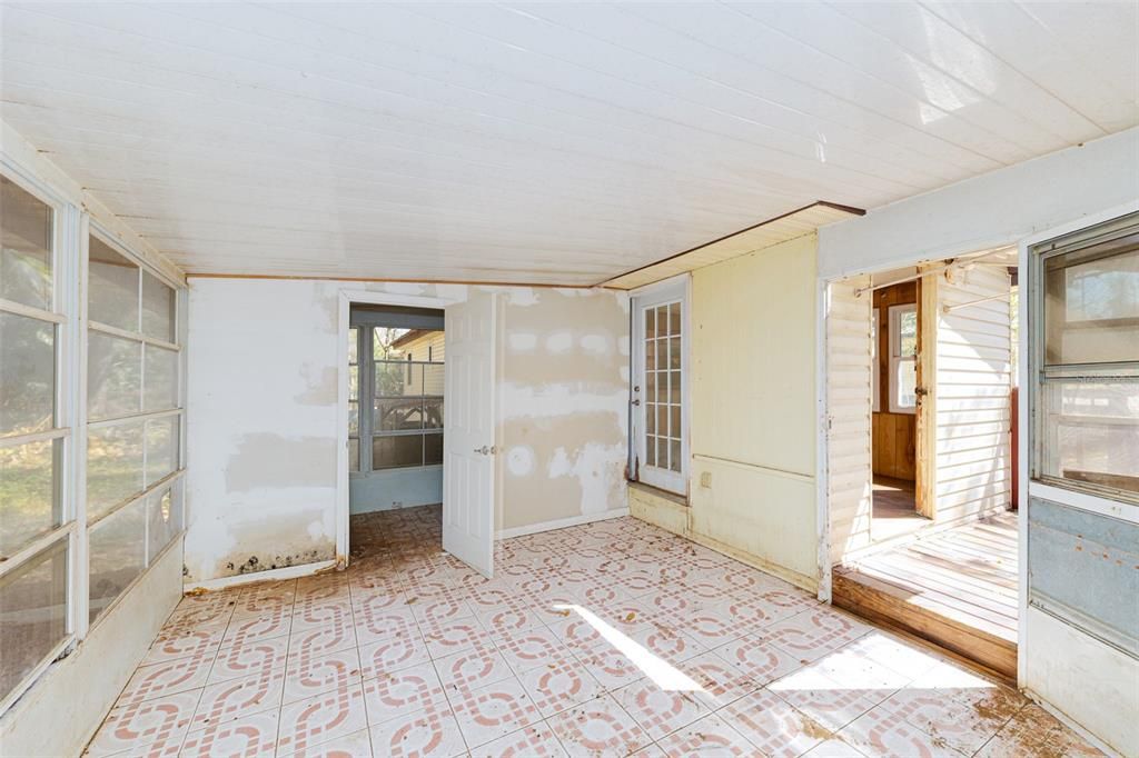 待售: $109,900 (2 贝兹, 2 浴室, 1077 平方英尺)