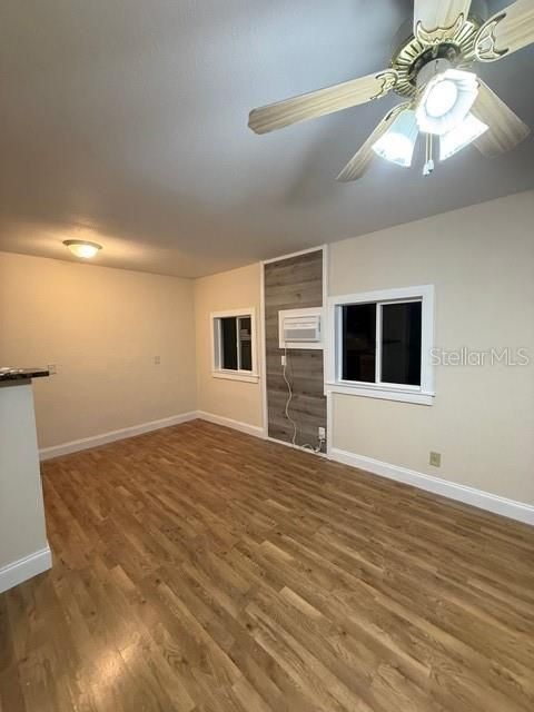 待售: $168,000 (2 贝兹, 2 浴室, 984 平方英尺)