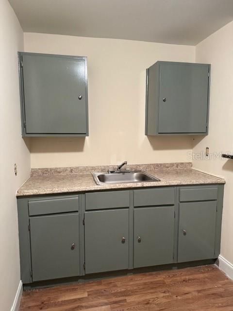 待售: $168,000 (2 贝兹, 2 浴室, 984 平方英尺)