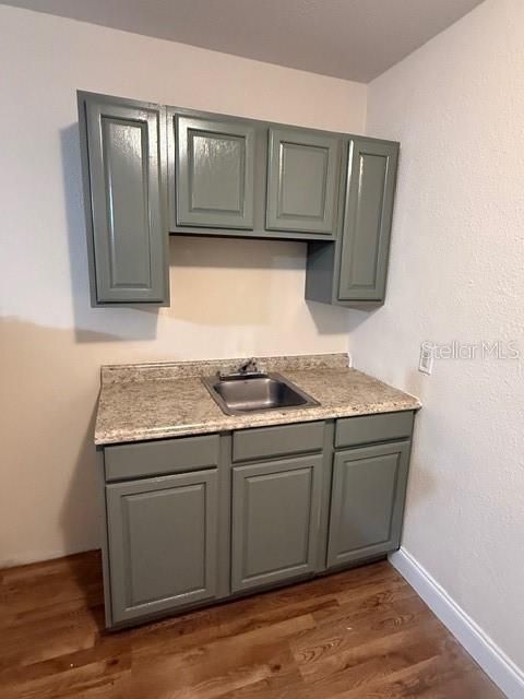 待售: $168,000 (2 贝兹, 2 浴室, 984 平方英尺)