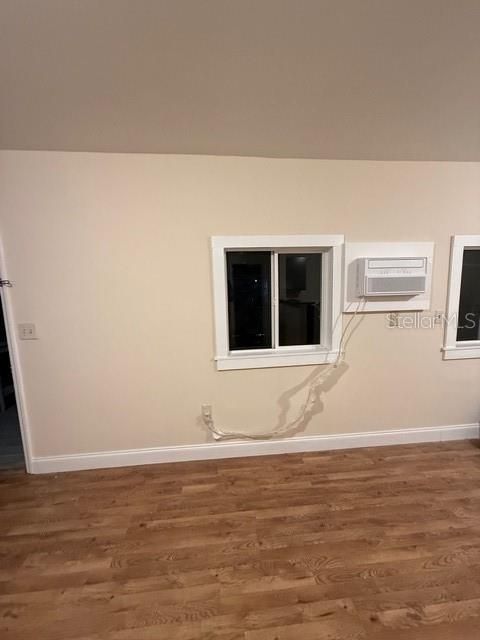 待售: $168,000 (2 贝兹, 2 浴室, 984 平方英尺)