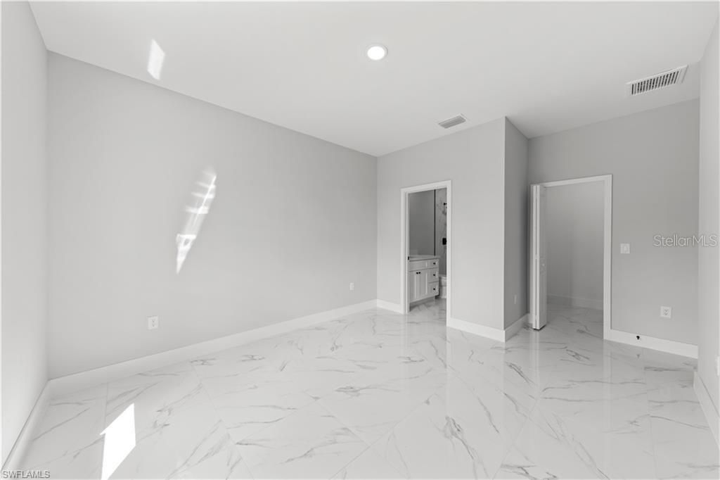 Activo con contrato: $279,900 (3 camas, 2 baños, 1358 Pies cuadrados)