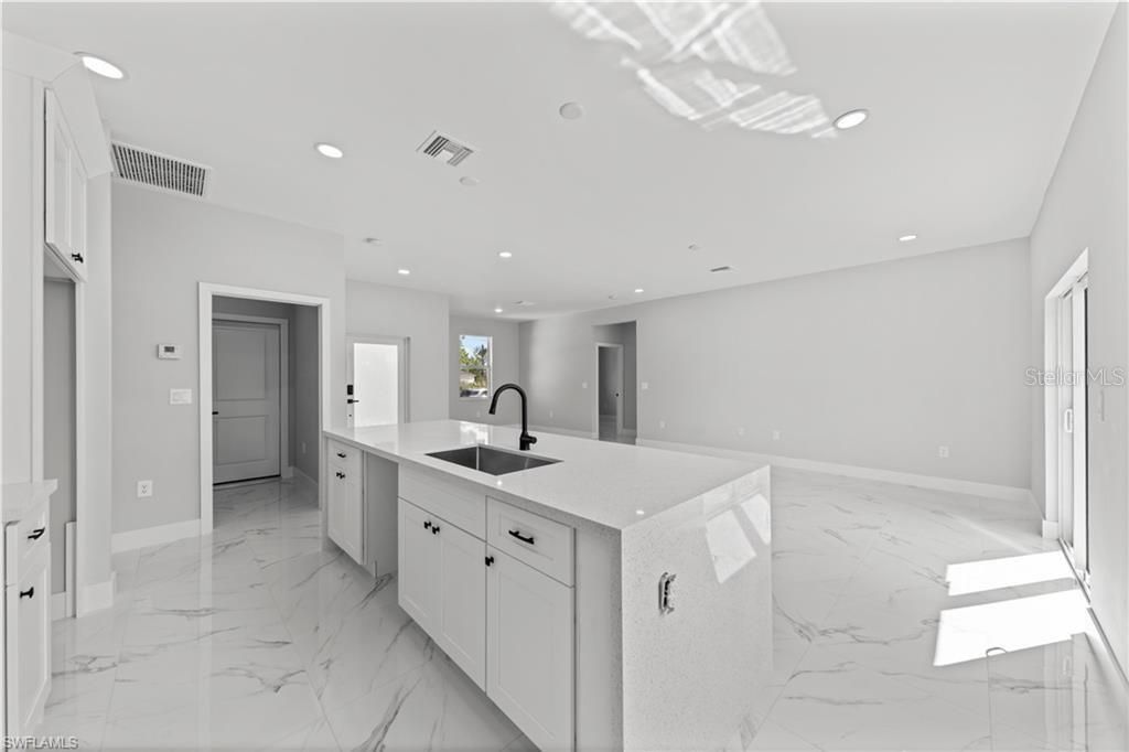 Activo con contrato: $279,900 (3 camas, 2 baños, 1358 Pies cuadrados)