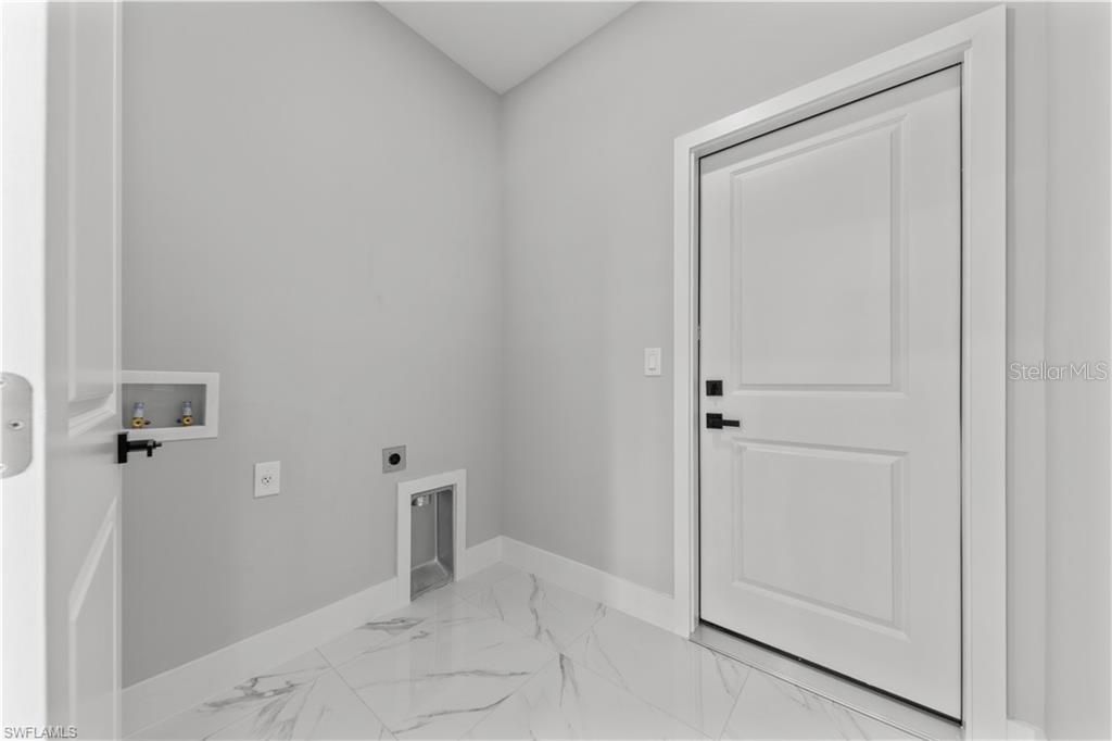 Activo con contrato: $279,900 (3 camas, 2 baños, 1358 Pies cuadrados)
